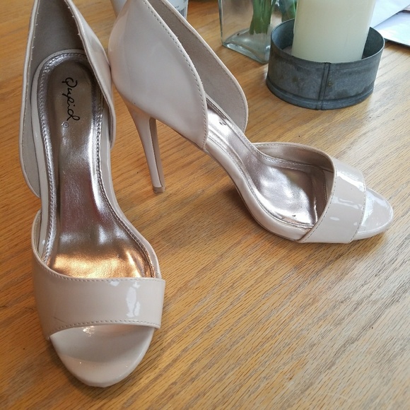 Qupid Shoes - Light Tan/ Beige open toe patent leather heels